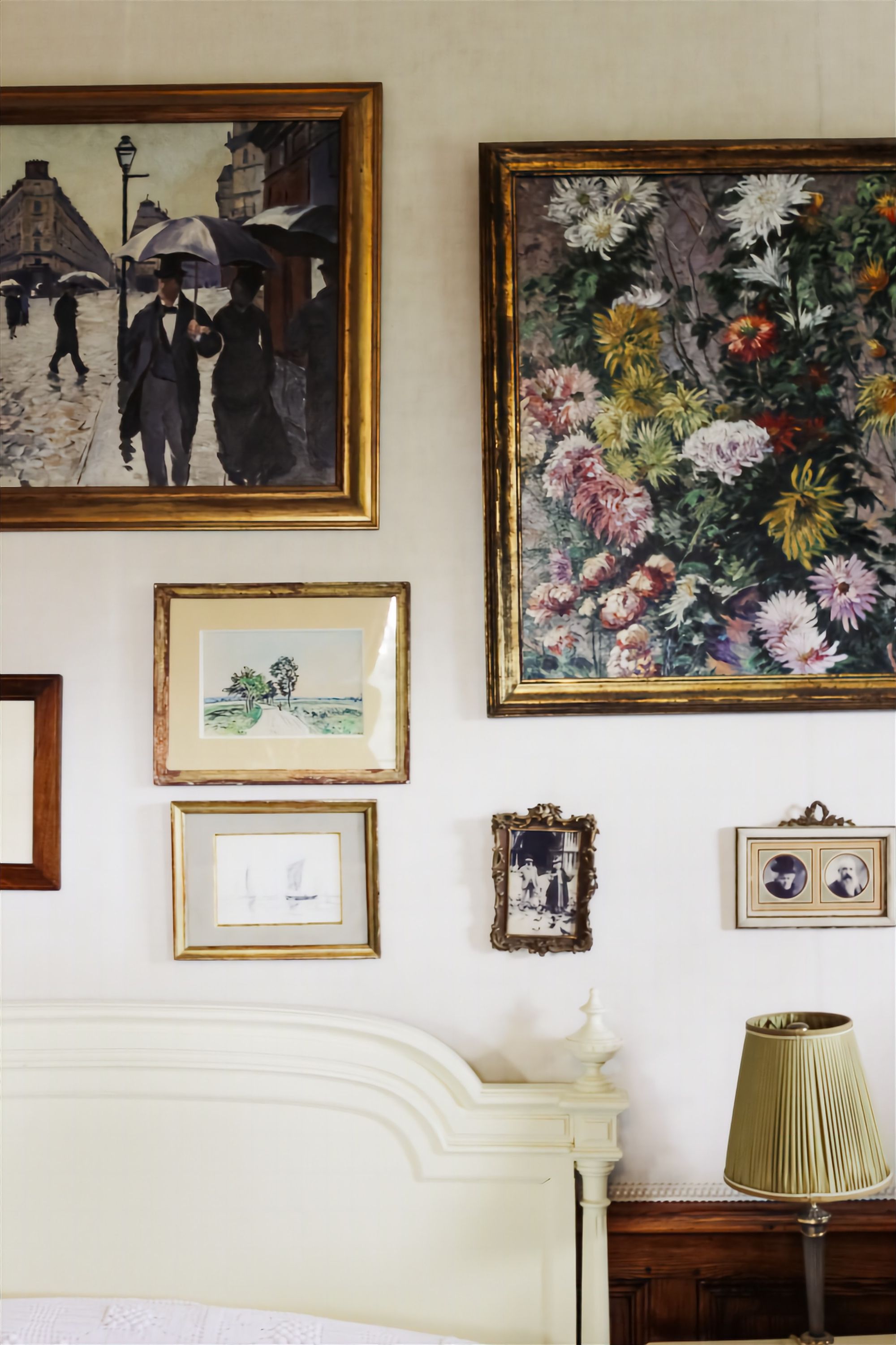 bedroom with parisian style decoration