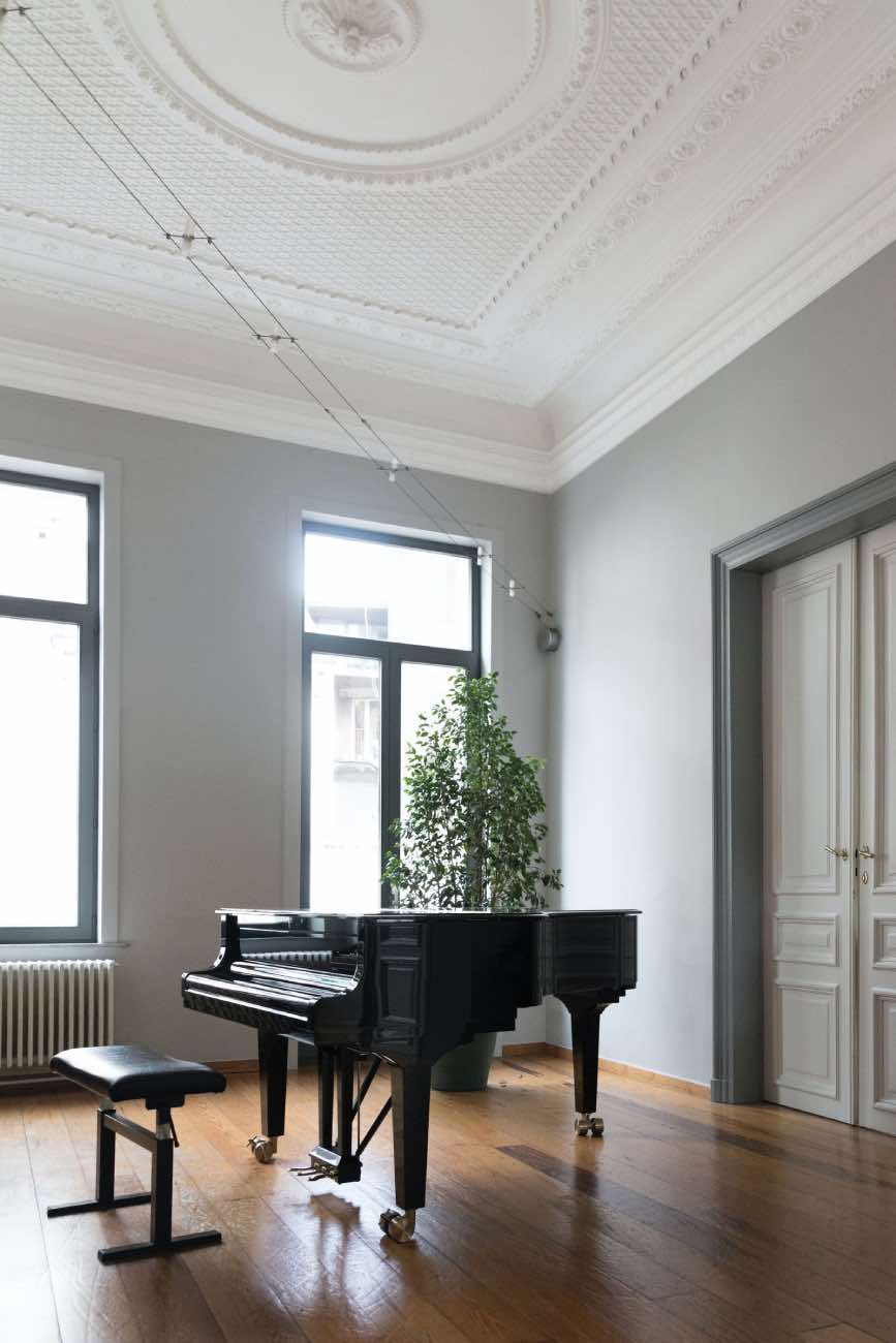 Parisian decor with crown molding and grand piano