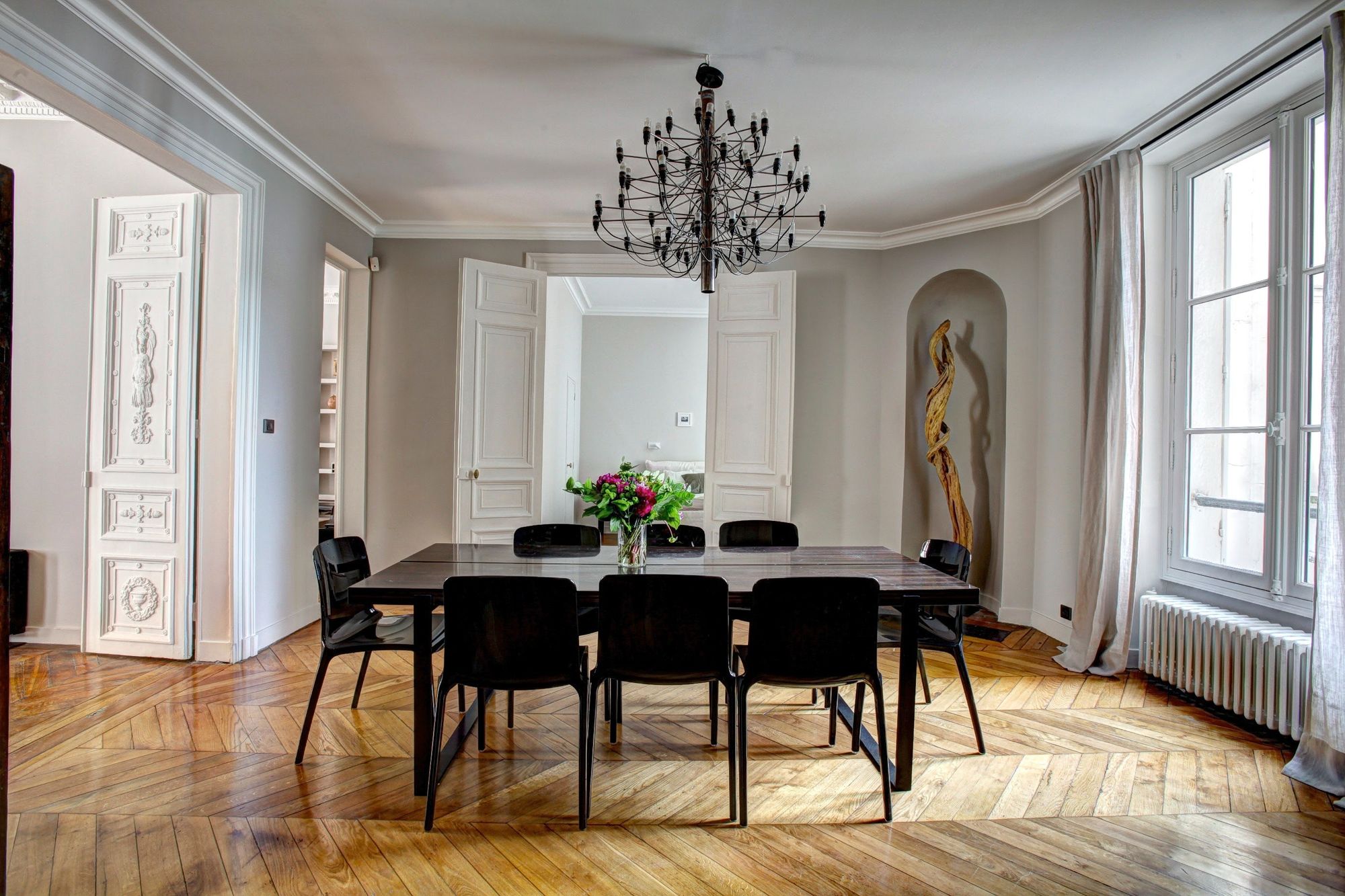 Parisian style French French-style decoration, elegant dining room